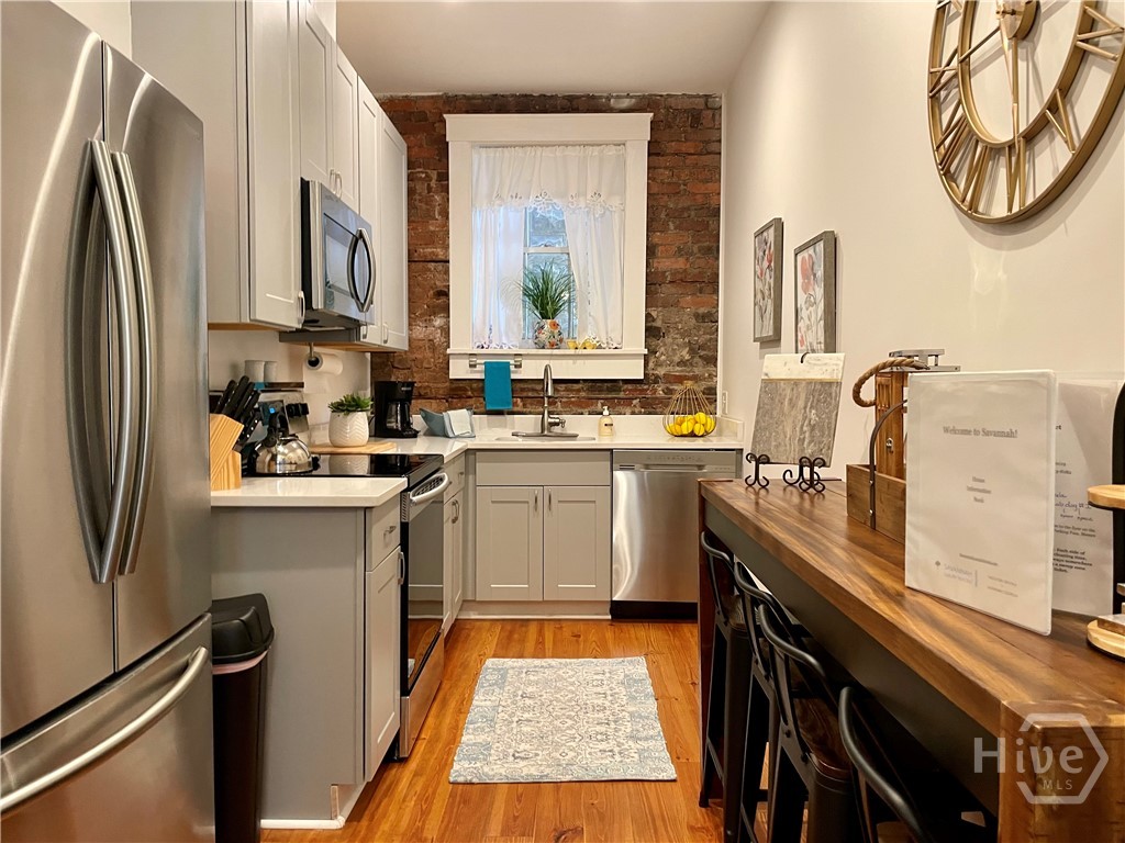 210 East State Street Savannah, GA 31401 - Photo 2 of 36