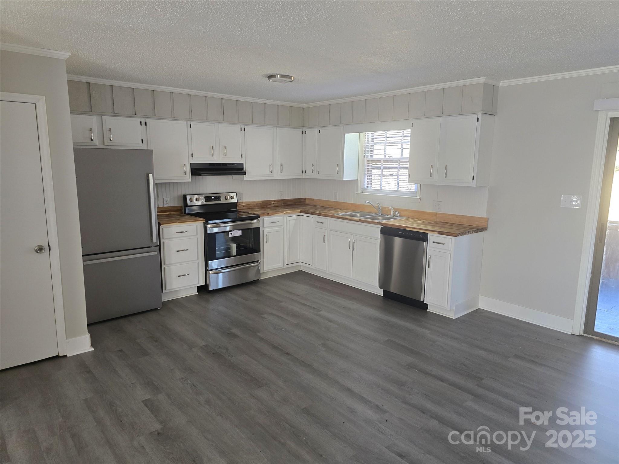 5636 Sandhurst Road Hickory, NC 28602 - Photo 9 of 31 Gallery Image 9