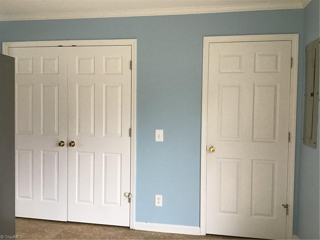 414 Red Barn Road Lexington, NC 27292 - Photo 23 of 26 laundry, pantry