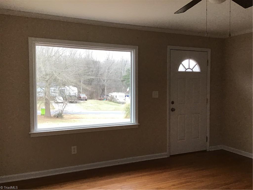 414 Red Barn Road Lexington, NC 27292 - Photo 24 of 26 living room