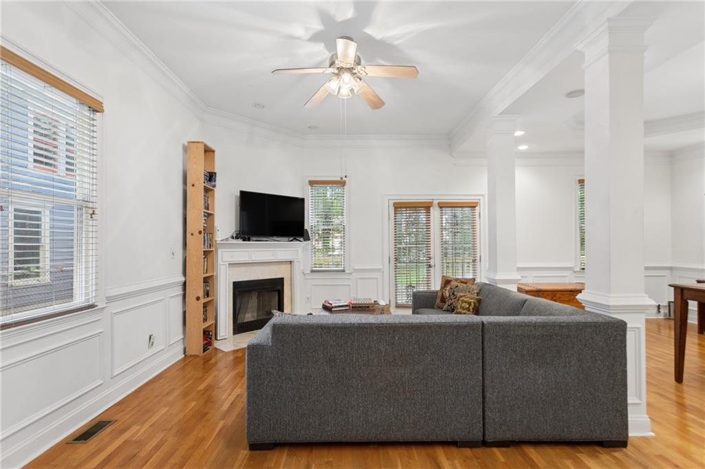 649 Peeples Street Southwest Atlanta, GA 30310 - Photo 4 of 26 Gallery Image 4