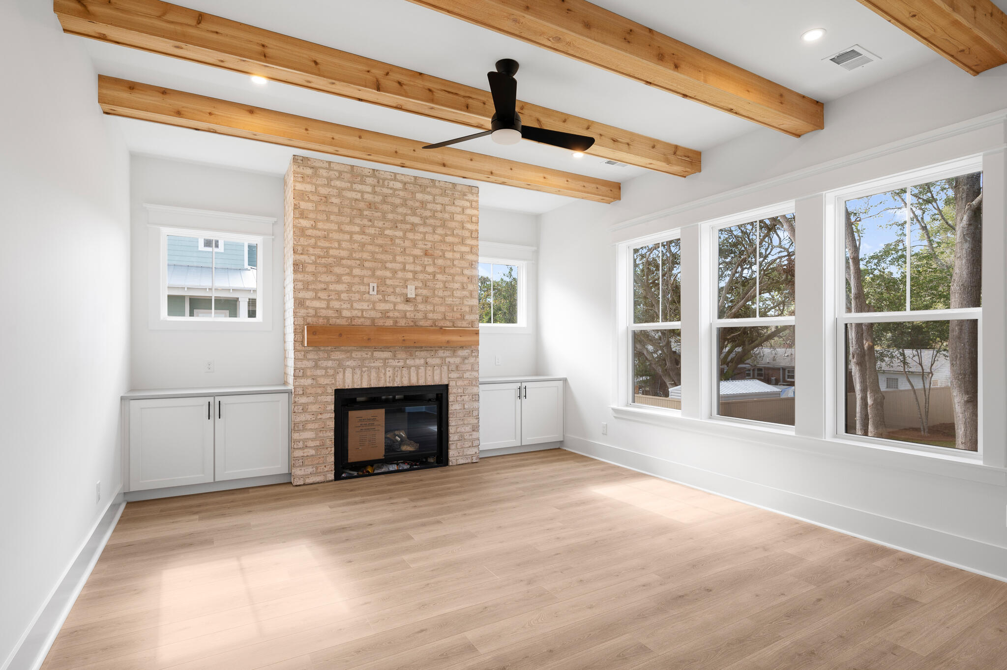 1872 Arsburn Road Charleston, SC 29412 - Photo 6 of 12 Living Room 2