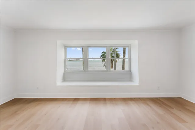 $2,700 | 5 Tiki Circle, Tiki Island, TX 77554