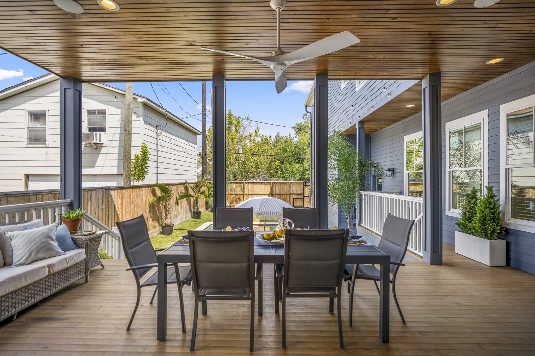 319 East 26th Street Houston, TX 77008 - Photo 46 of 50 a view of a dining room with furniture and wooden floor
