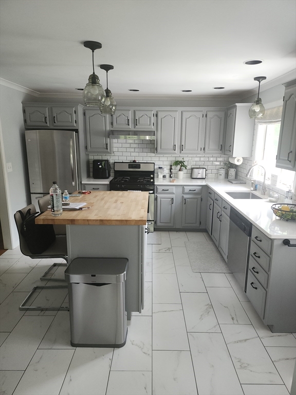 20 Lancaster Road Methuen, MA 01844 - Photo 4 of 26 Gallery Image 4