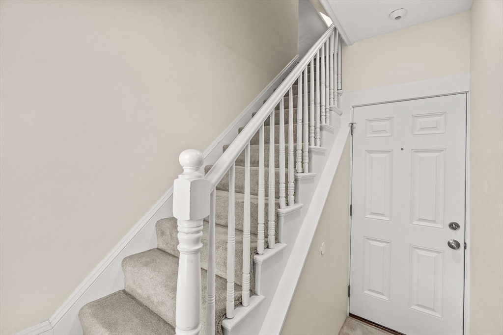 28 Columbus Avenue, Unit 3 Beverly, MA 01915 - Photo 3 of 40 a view of entryway