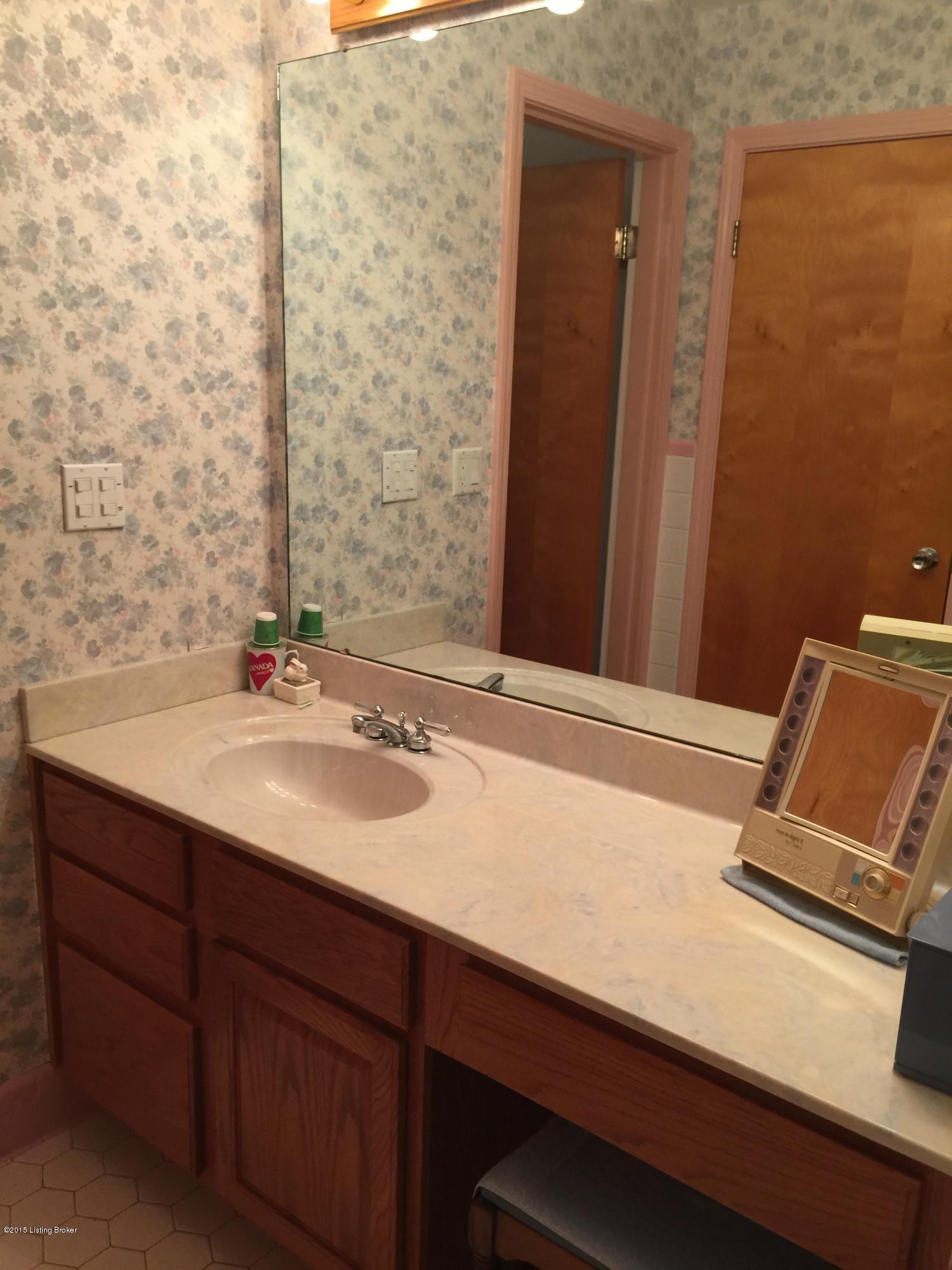 3518 Hanover Road Louisville, KY 40207 - Photo 18 of 42 Full Bath