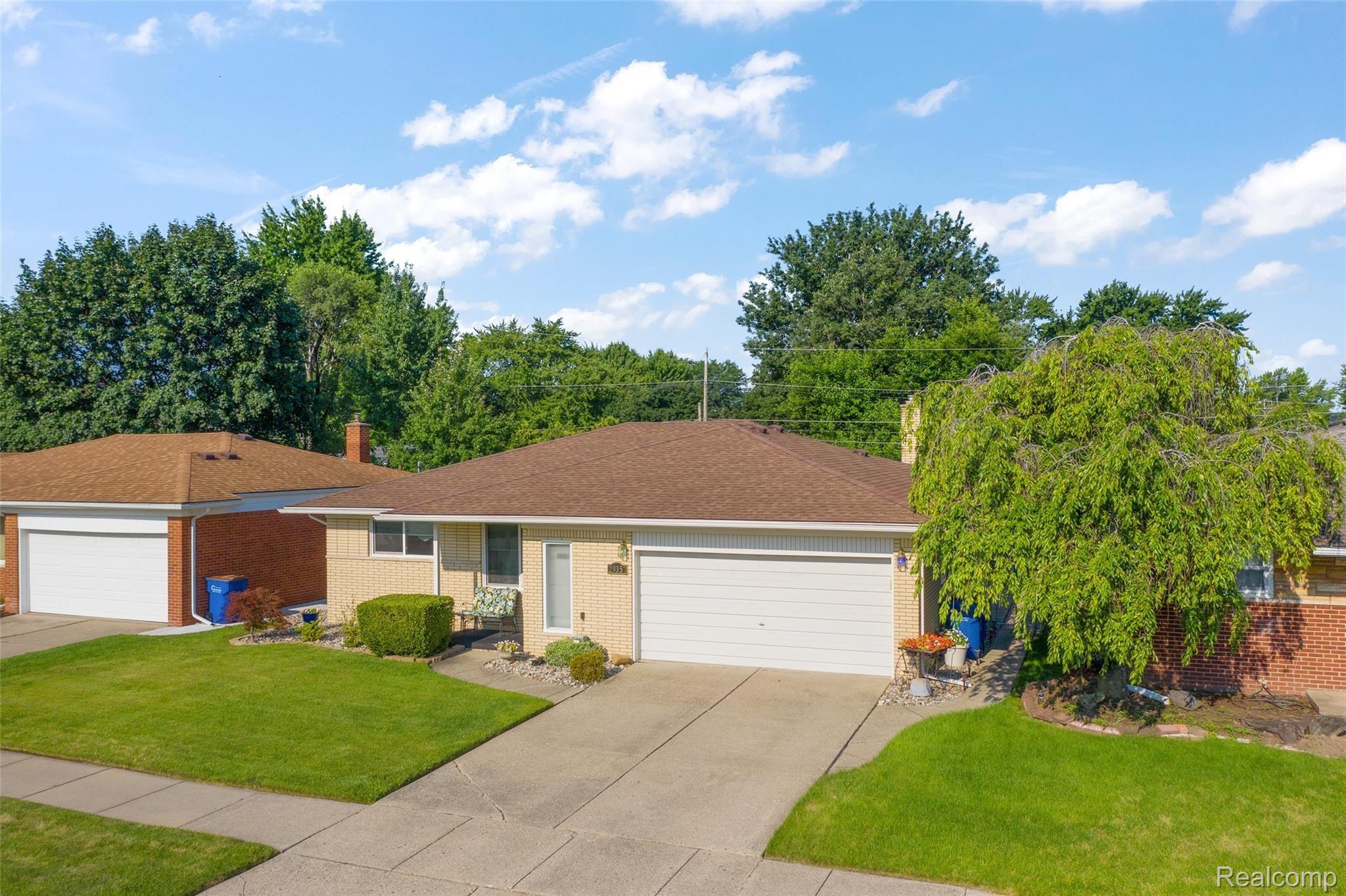 29357 Ridgefield Avenue Warren, MI 48088 - Photo 2 of 49 29537 Ridgefield-4.jpg