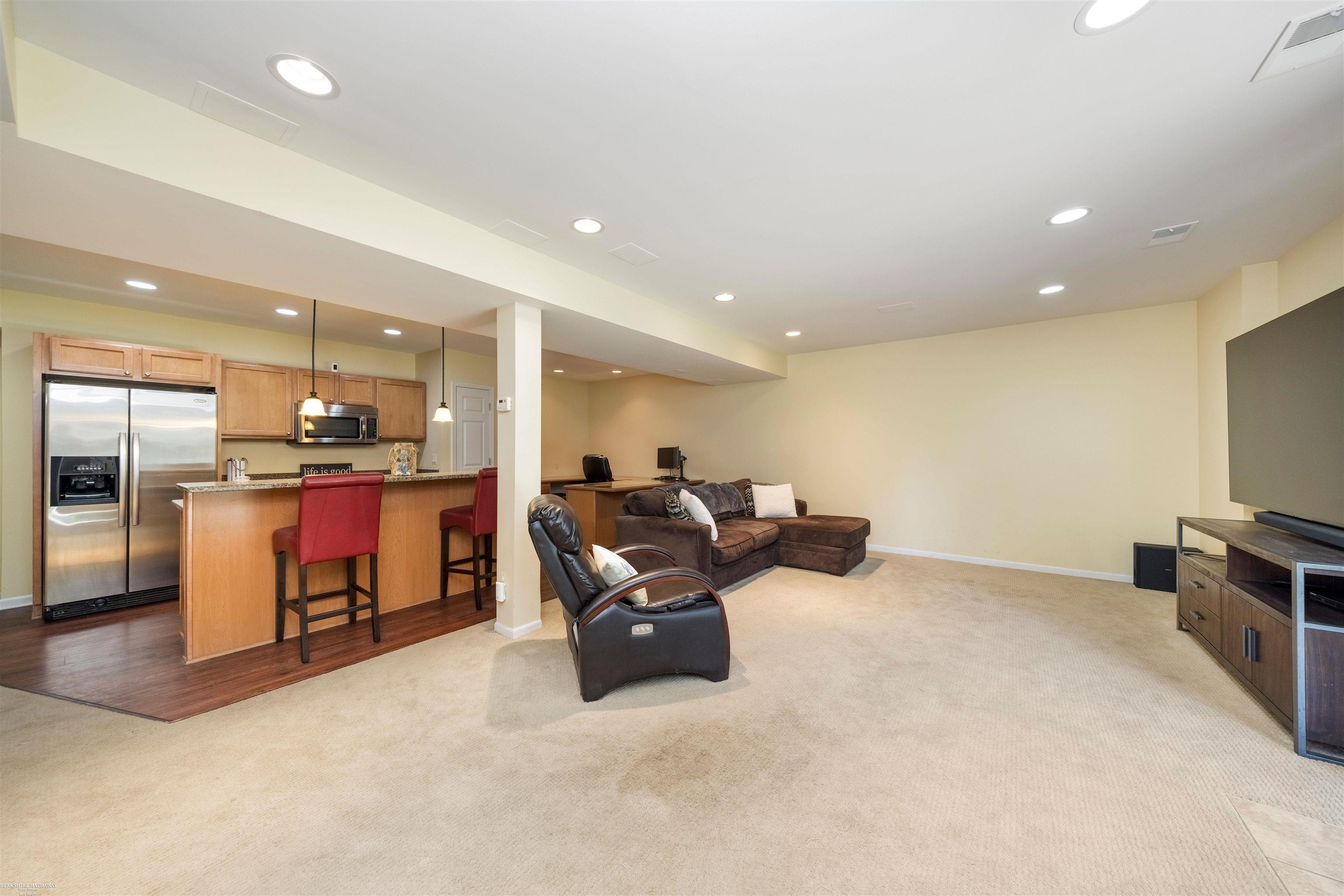 3157 Silverbrook Drive Rochester, MI 48306 - Photo 26 of 39 50143120-f1b70401-eff9-46b4-a61e-82ebc97e48f3.JPG