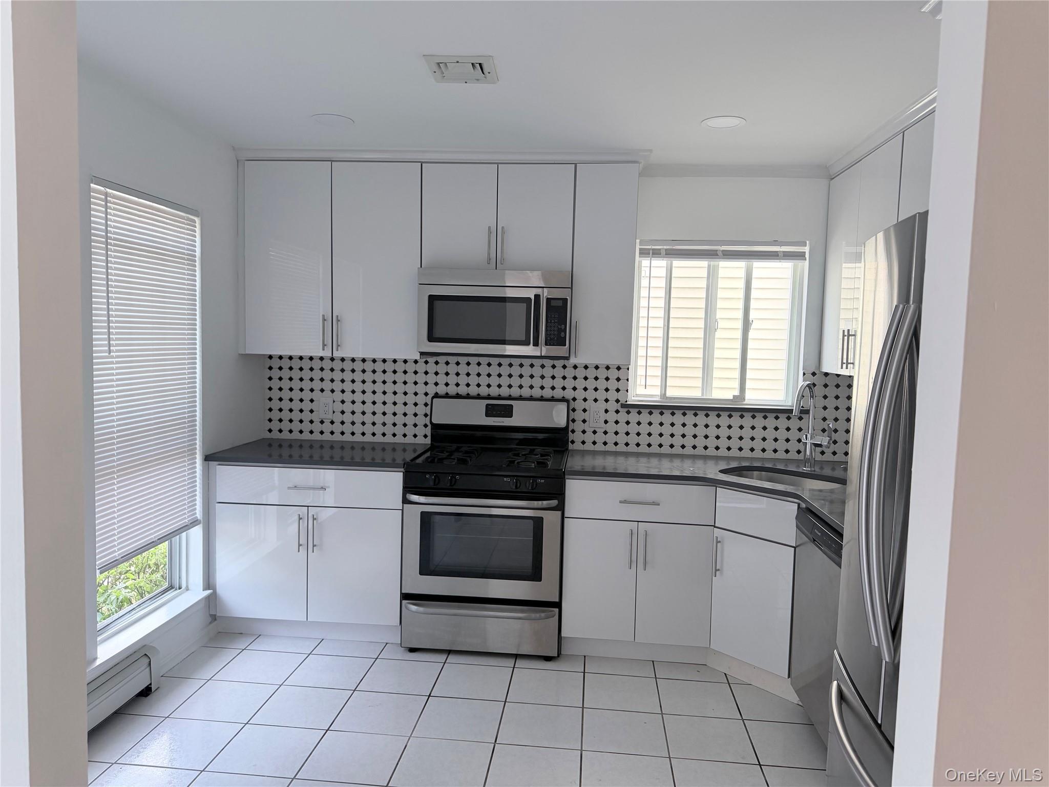 62 Hickory Road, Unit B Port Washington, NY 11050 - Photo 3 of 16