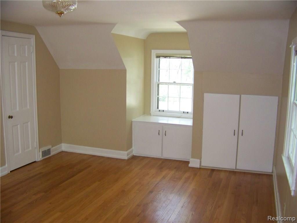 135 Maplefield Road Pleasant Ridge, MI 48069 - Photo 18 of 35 MASTER BEDROOM - NATURAL LIGHT THROUGHOUT!