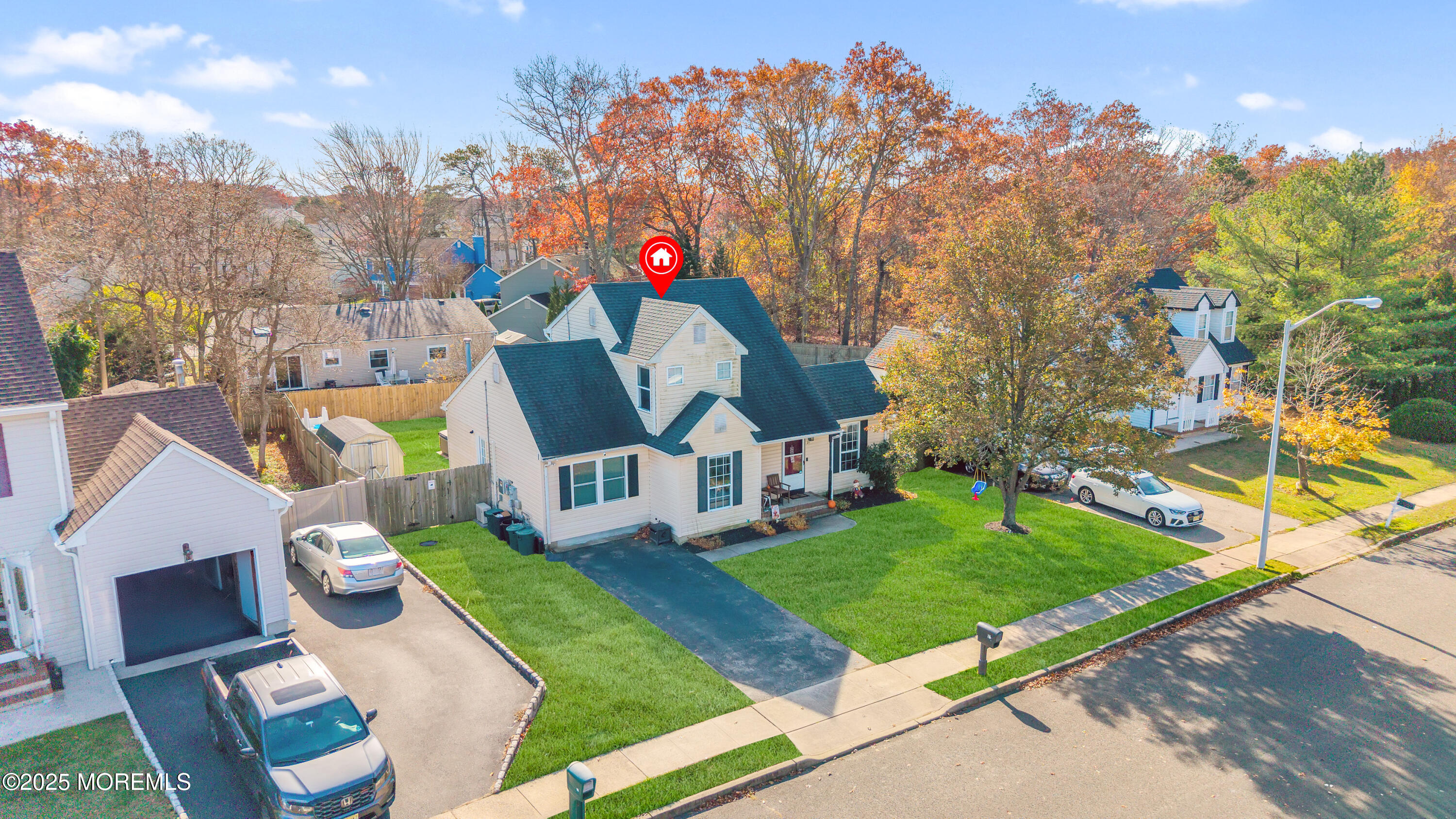 21 Shelli Terrace Barnegat, NJ 08005 - Photo 4 of 42 a front view of a house with garden