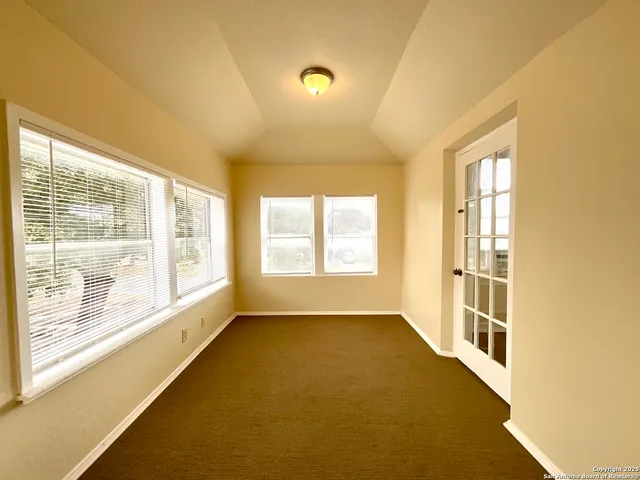 $950 | 1645 West Mulberry Avenue, San Antonio, TX 78201