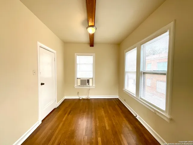 $950 | 1645 West Mulberry Avenue, San Antonio, TX 78201