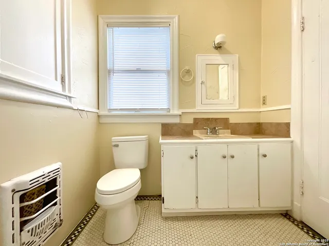 $950 | 1645 West Mulberry Avenue, San Antonio, TX 78201