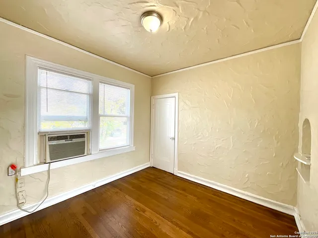 $950 | 1645 West Mulberry Avenue, San Antonio, TX 78201