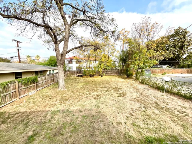 $950 | 1645 West Mulberry Avenue, San Antonio, TX 78201