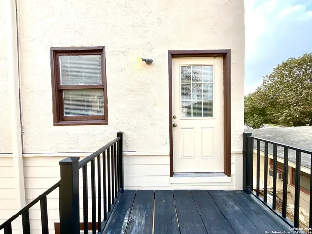 $950 | 1645 West Mulberry Avenue, San Antonio, TX 78201