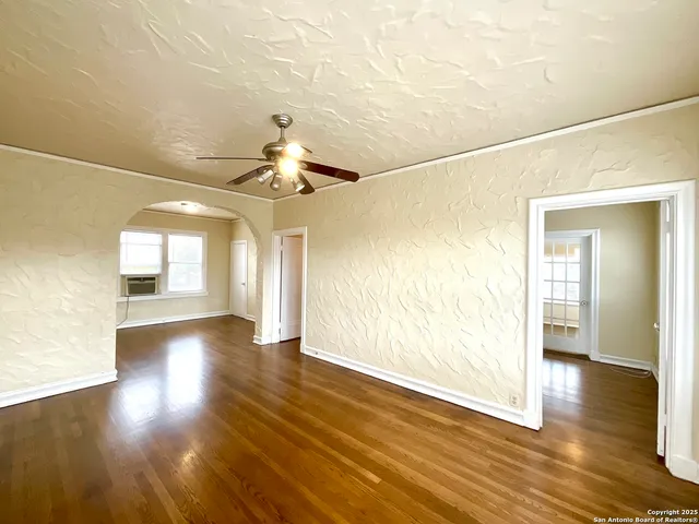 $950 | 1645 West Mulberry Avenue, San Antonio, TX 78201