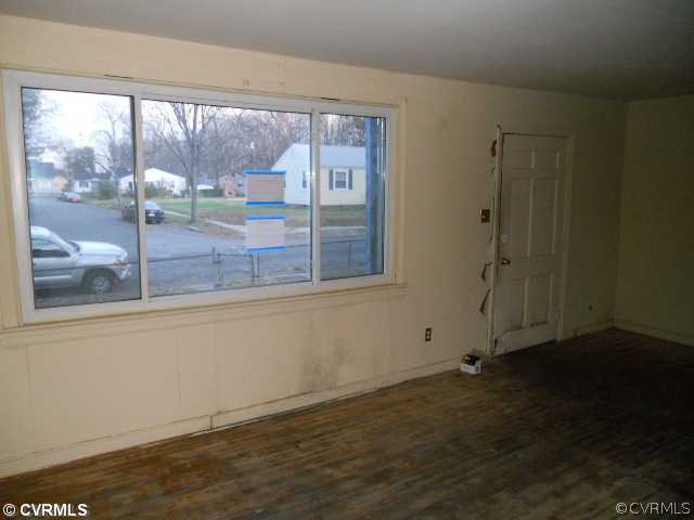 3417 Frank Road Richmond, VA 23234 - Photo 3 of 5 Living Room