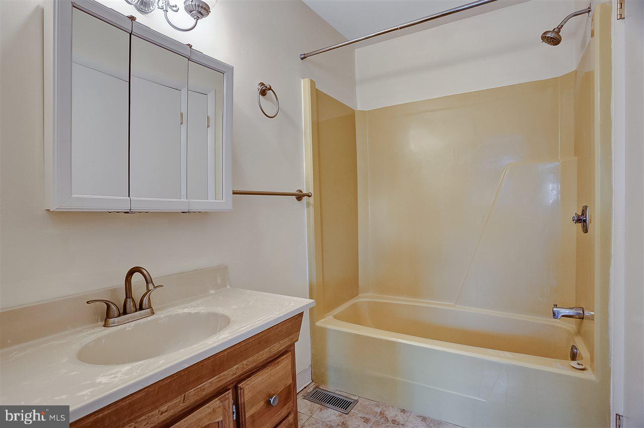 628 Lopax Road Harrisburg, PA 17112 - Photo 15 of 24 Gallery Image 15