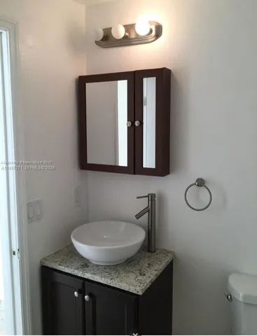 $3,000 | North Andrews Terrace, Oakland Park, FL 33334