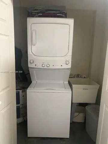 $3,000 | North Andrews Terrace, Oakland Park, FL 33334