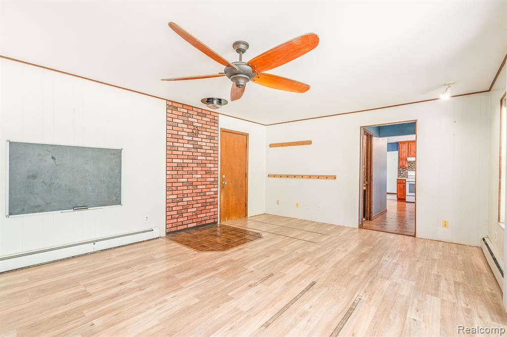 18805 Savage Road Belleville, MI 48111 - Photo 15 of 38
