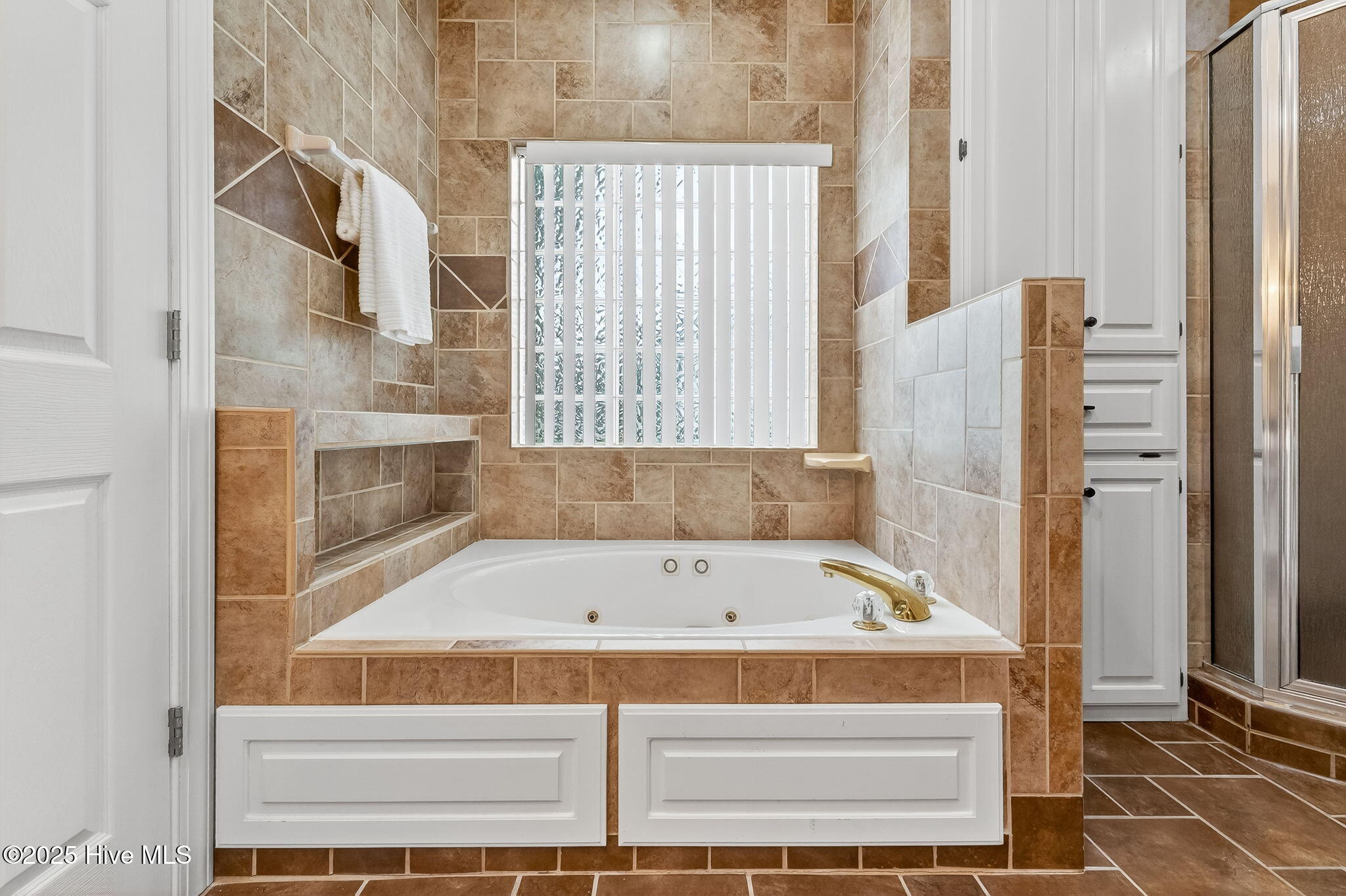 107 West Raintree Lane Goldsboro, NC 27534 - Photo 38 of 55 Owners Suite Bathroom