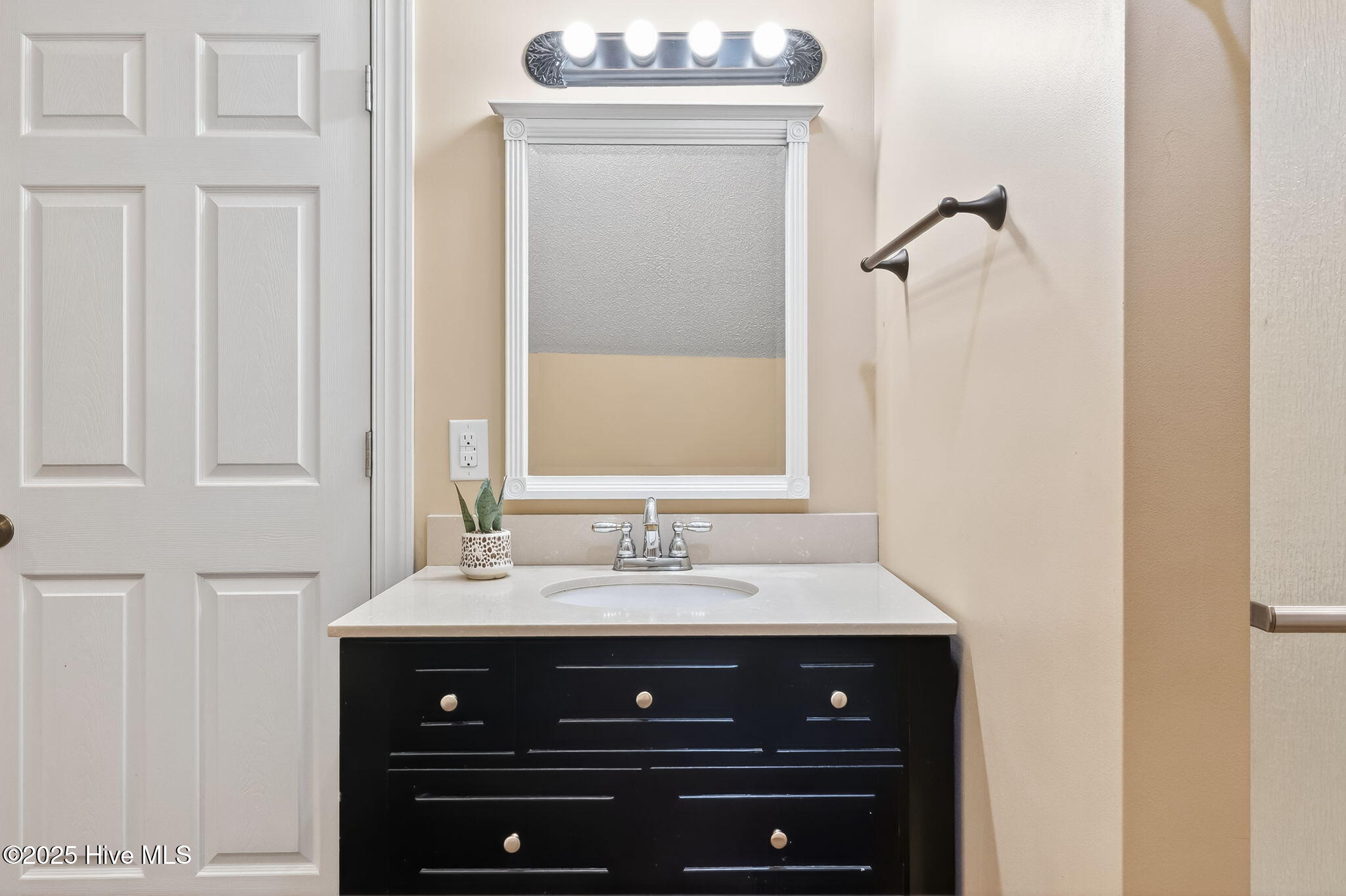 107 West Raintree Lane Goldsboro, NC 27534 - Photo 47 of 55 Upstairs Bathroom