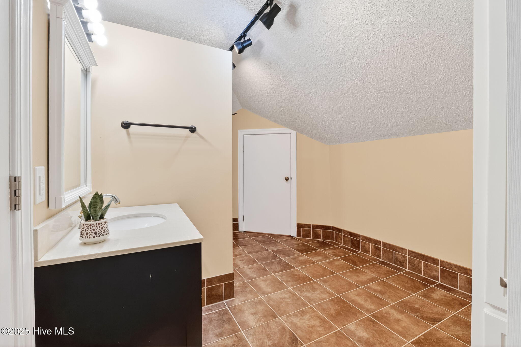 107 West Raintree Lane Goldsboro, NC 27534 - Photo 49 of 55 Upstairs Bathroom