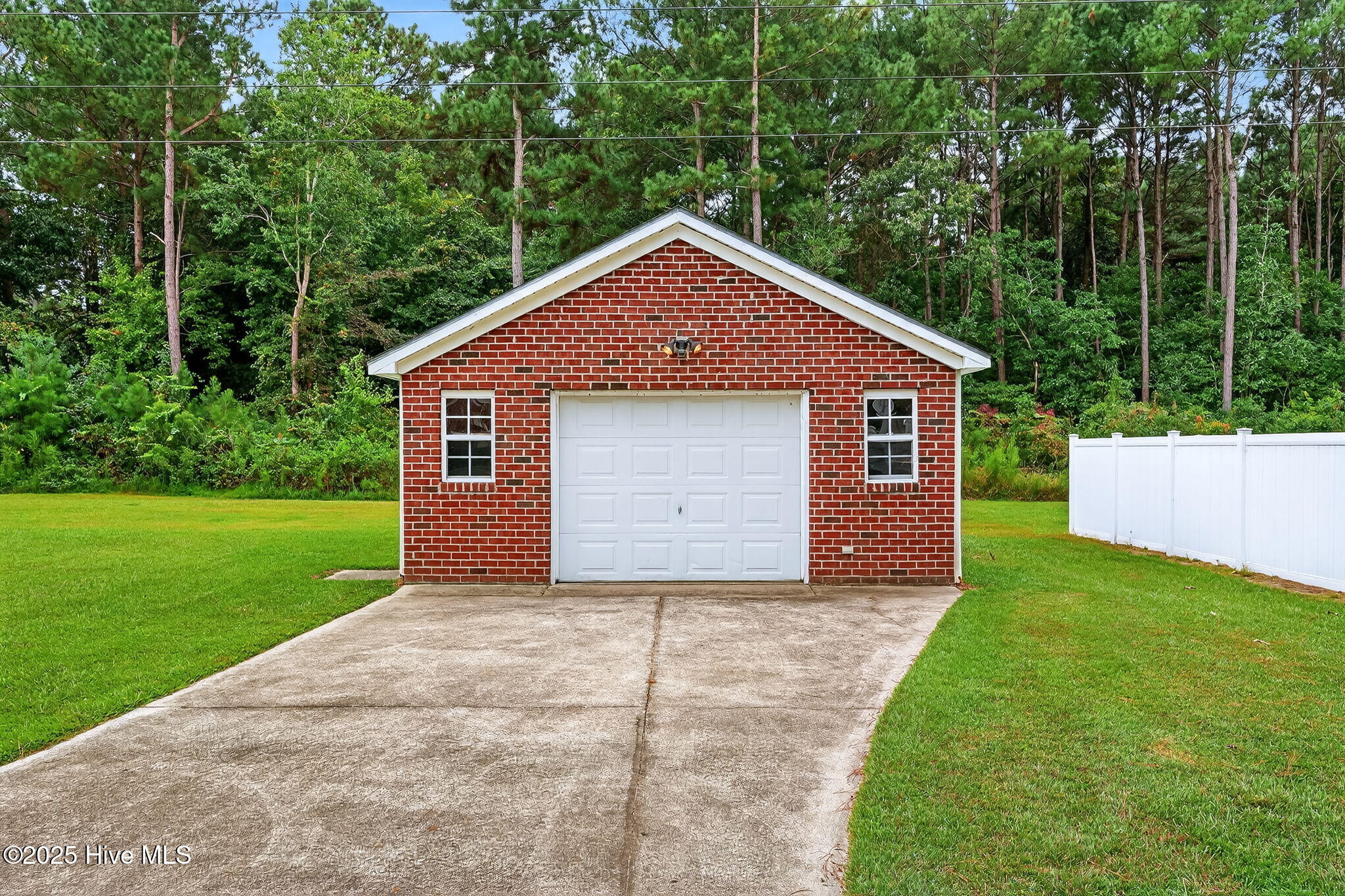 107 West Raintree Lane Goldsboro, NC 27534 - Photo 5 of 55 Detached Garage