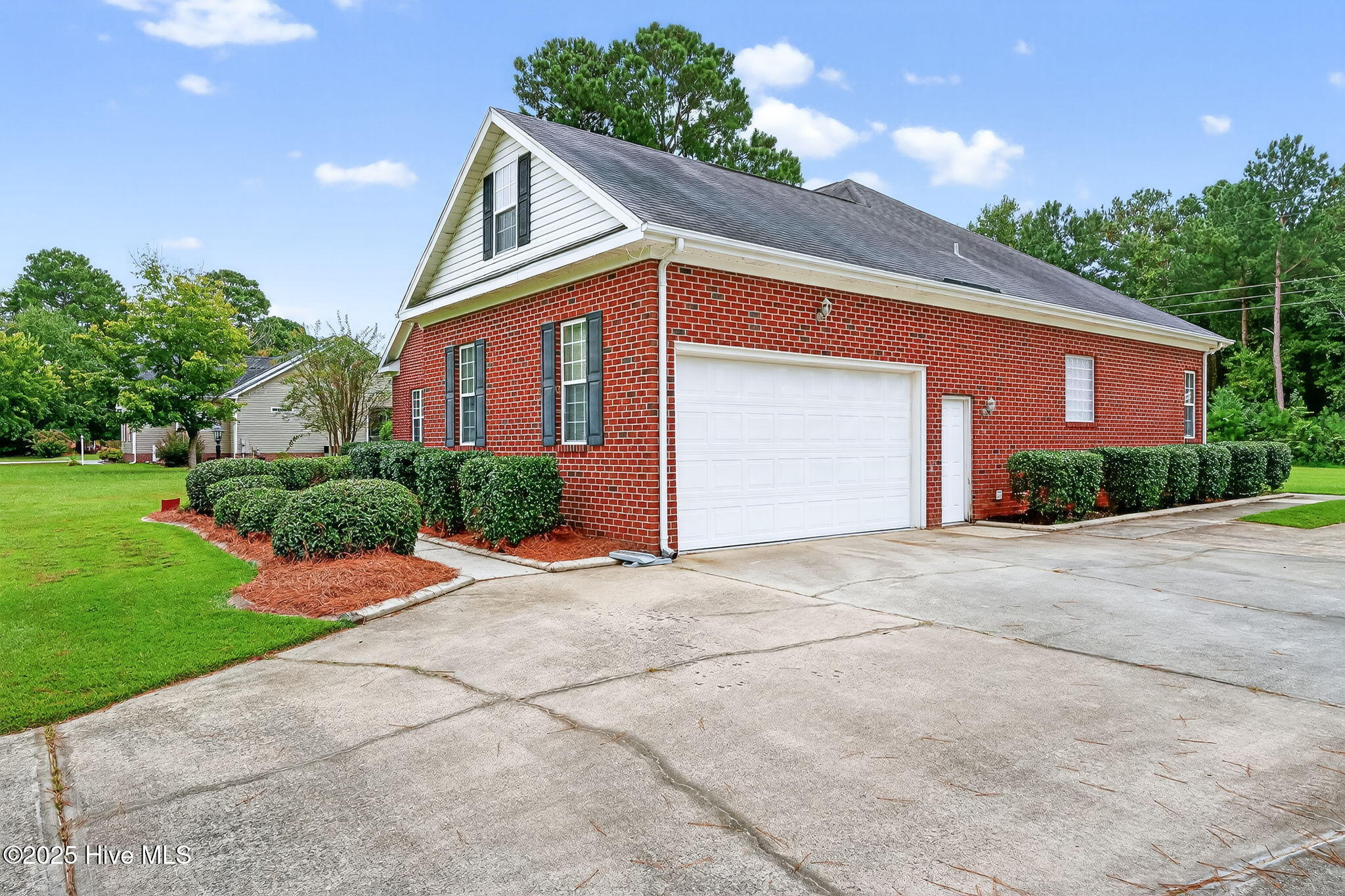 107 West Raintree Lane Goldsboro, NC 27534 - Photo 6 of 55 Attached Garage