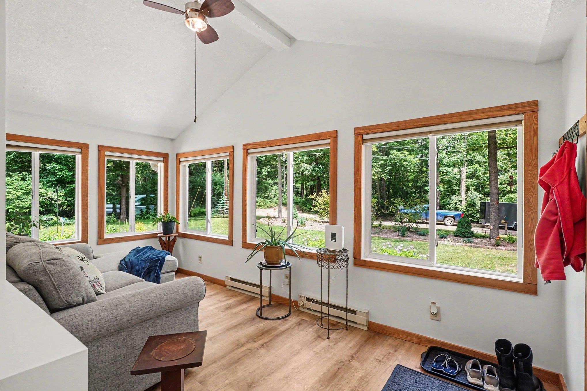 7692 Lakeview Street Harrison, MI 48625 - Photo 8 of 21 1947358-f6a10d40-4dff-448e-941a-660bec29c899.JPG