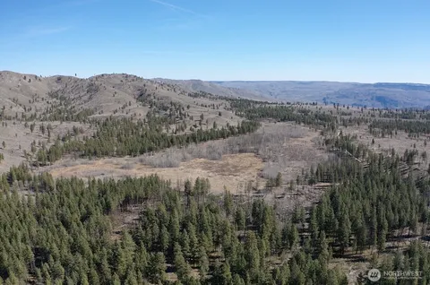 a view of a dry field