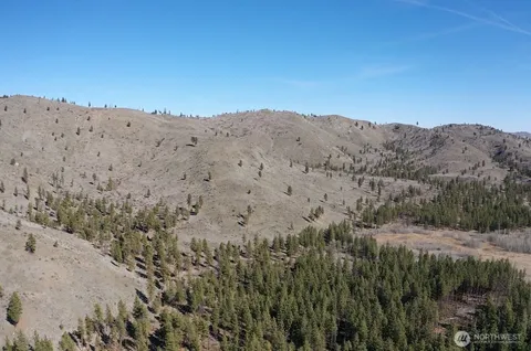 a view of a dry field