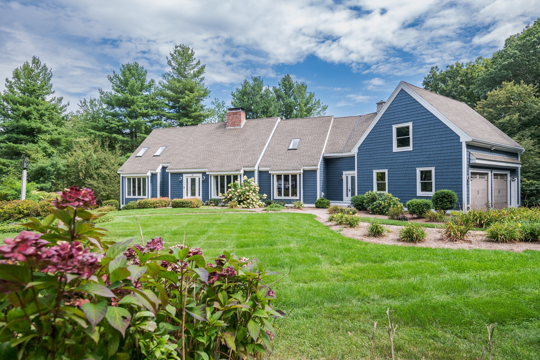 19 Devonshire Road Middleton, MA 01949 - Photo 1 of 41 Gallery Image 1