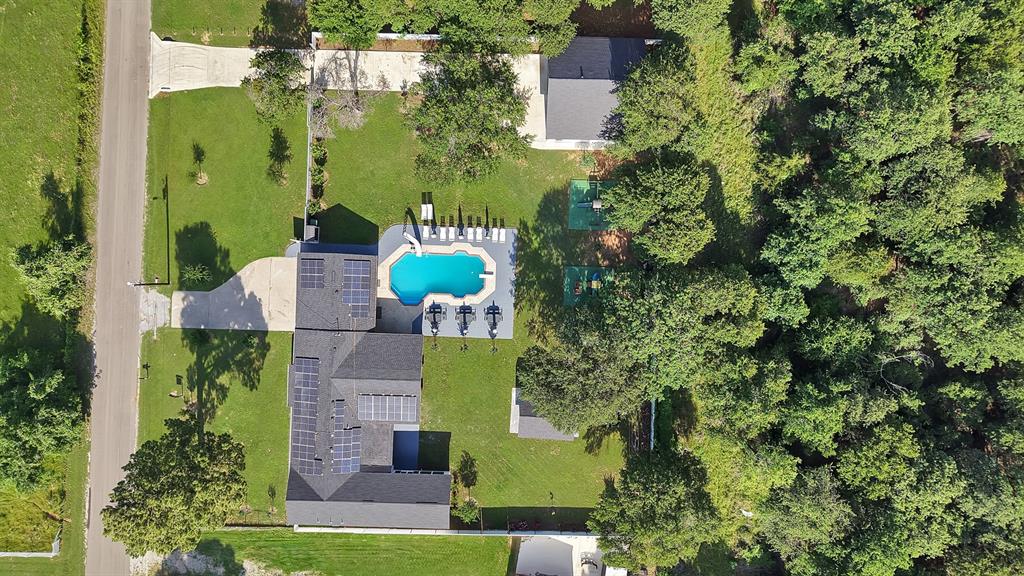 620 East 6th Street Springtown, TX 76082 - Photo 36 of 40 an aerial view of a house with a garden