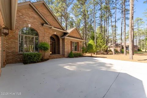 $850,000 | 28 Abbottsford Drive, Pinehurst, NC 28374