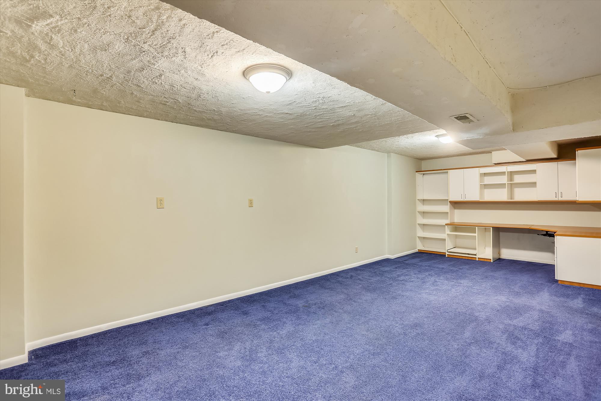 8908 Spring Berry Court Gaithersburg, MD 20886 - Photo 37 of 59 Office/School area with built-ins