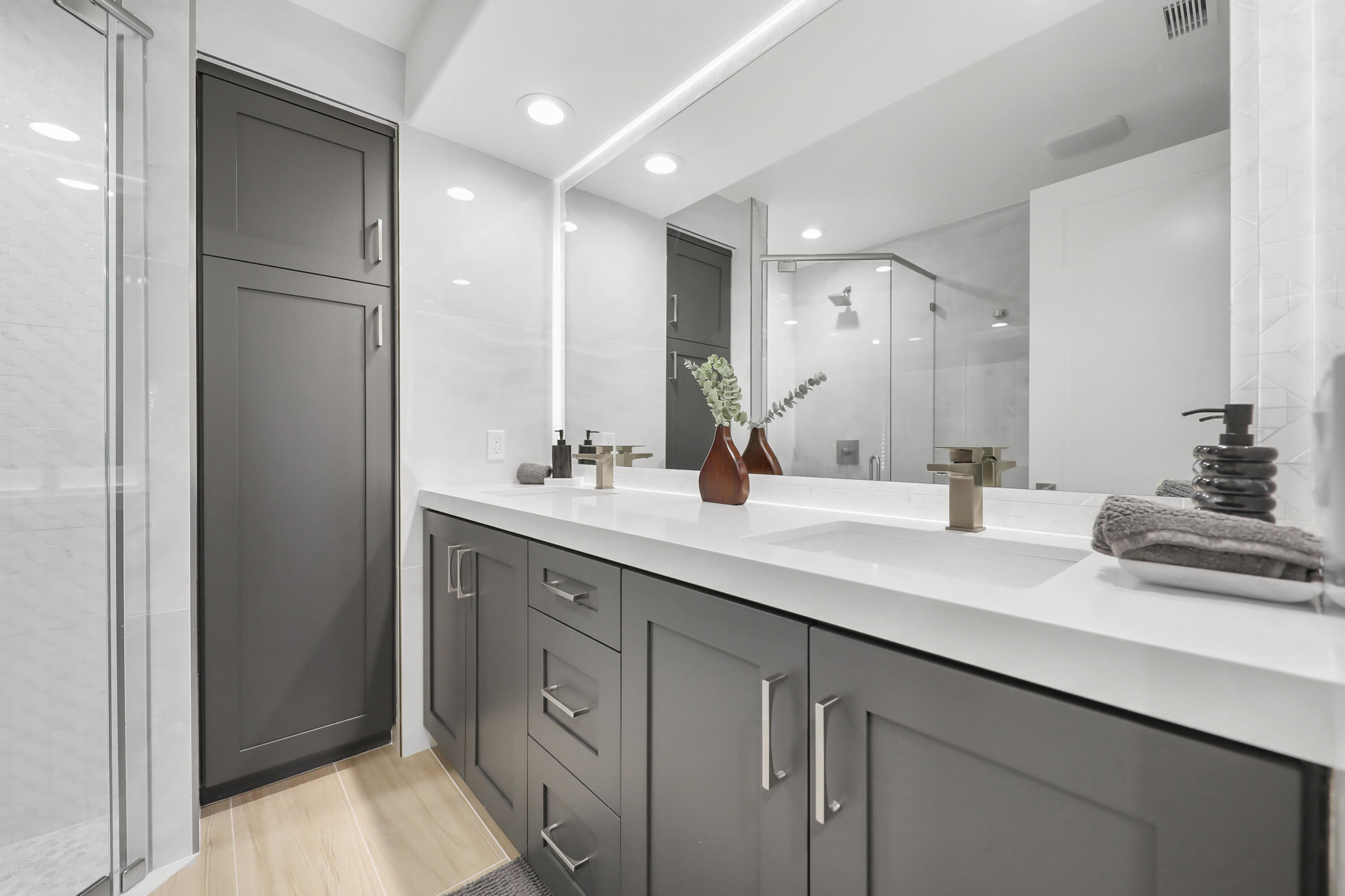 79754 Arnold Palmer La Quinta, CA 92253 - Photo 21 of 38 a bathroom with a double vanity sink and mirror