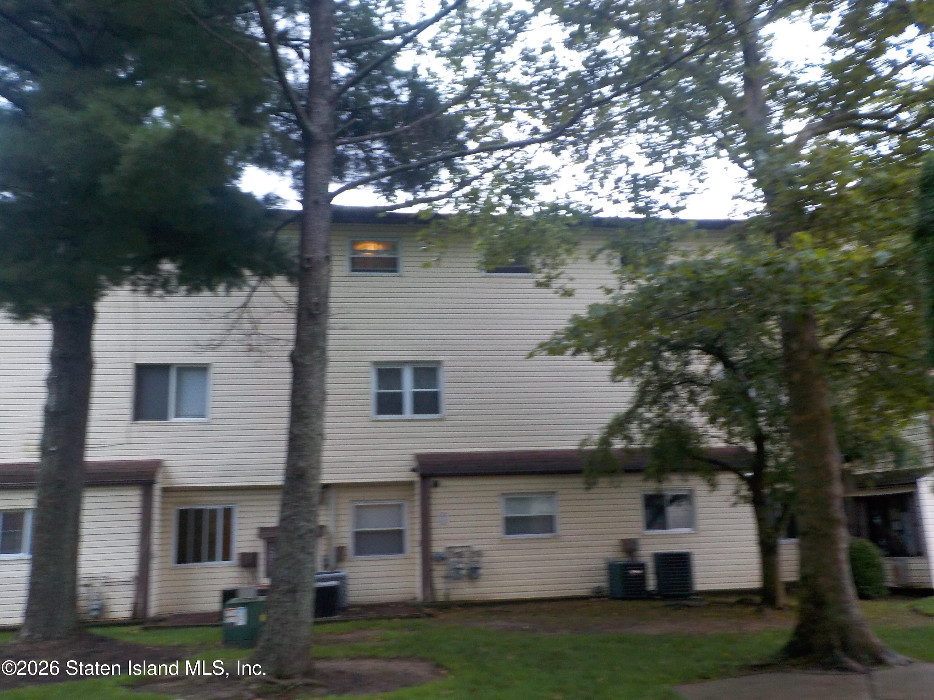 110 Timber Ridge Drive Staten Island, NY 10306 - Photo 3 of 9 DSCN8205