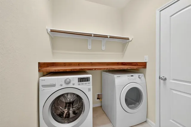 a close up view of a washer and dryer