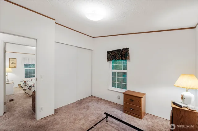 a view of livingroom with furniture