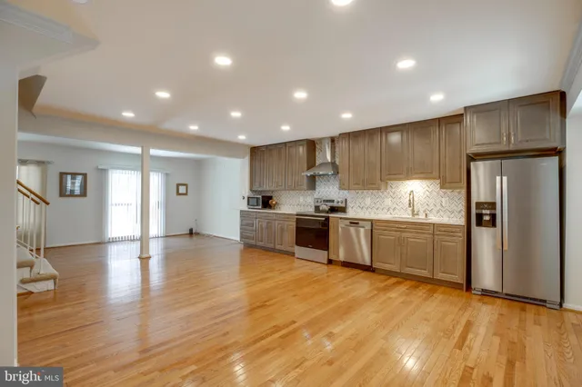 $2,950 | 5772 Crownleigh Court, Burke, VA 22015