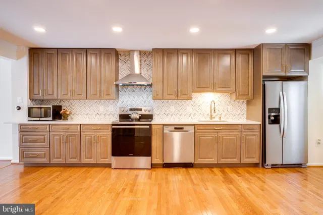 $2,950 | 5772 Crownleigh Court, Burke, VA 22015