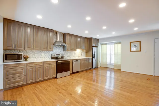 $2,950 | 5772 Crownleigh Court, Burke, VA 22015