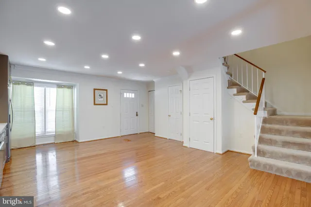 $2,950 | 5772 Crownleigh Court, Burke, VA 22015