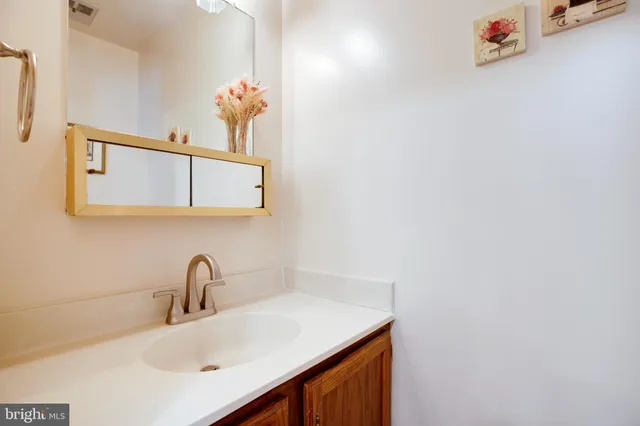 $2,950 | 5772 Crownleigh Court, Burke, VA 22015