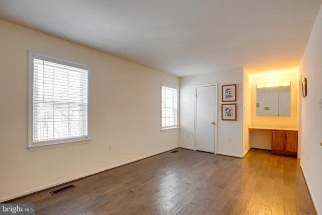 $2,950 | 5772 Crownleigh Court, Burke, VA 22015